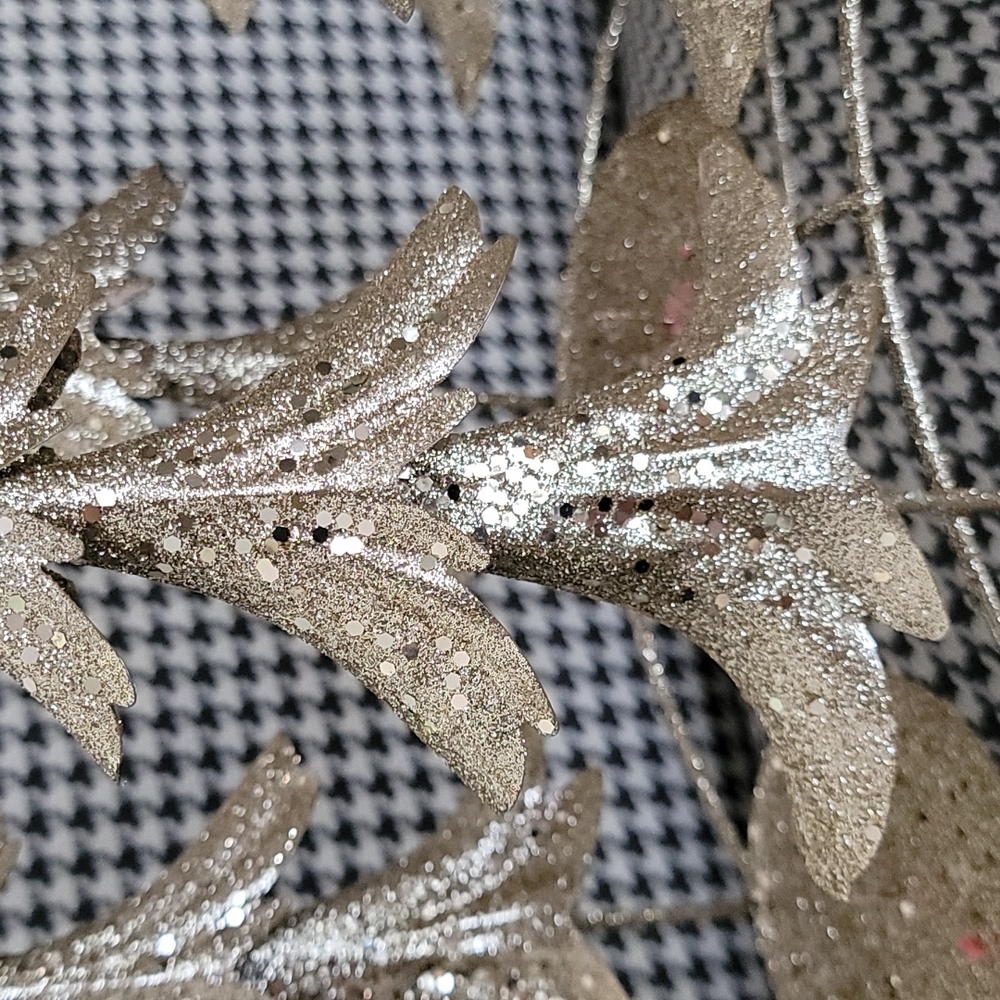 Christmas Candle Centerpiece - Picture 3 of 7